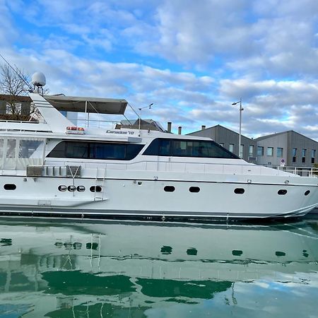 ホテル Yacht Aquamarina Vieux Port La Rochelle ラ・ロシェル エクステリア 写真