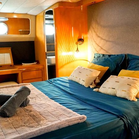 ホテル Yacht Aquamarina Vieux Port La Rochelle ラ・ロシェル エクステリア 写真