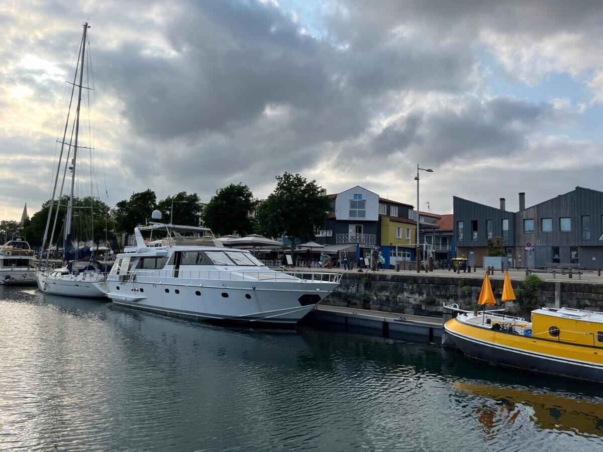 ホテル Yacht Aquamarina Vieux Port La Rochelle ラ・ロシェル エクステリア 写真