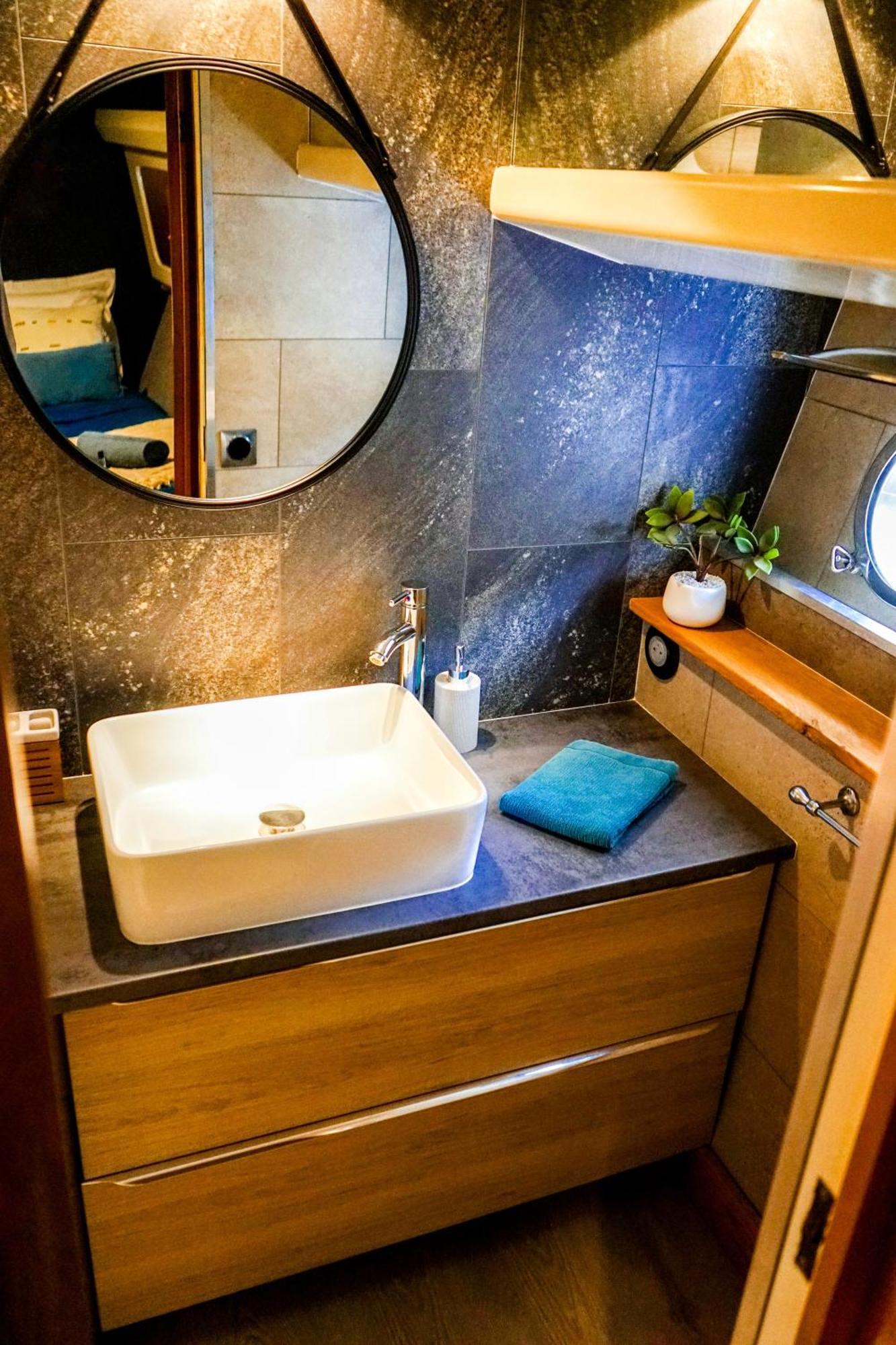 ホテル Yacht Aquamarina Vieux Port La Rochelle ラ・ロシェル エクステリア 写真